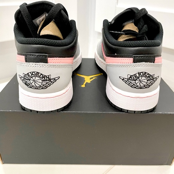 Jordan 1 Low Black Grey Pink - Picture 4 of 6